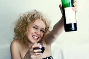Первые признаки алкоголизма у женщины
